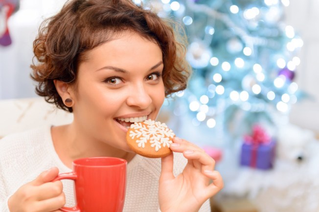 girl with xmas cookie